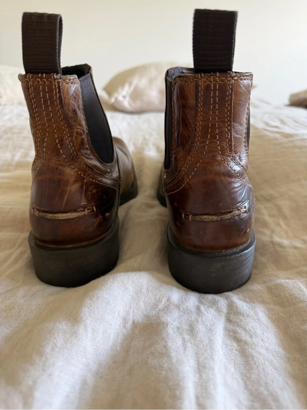 Ariat Men's Midtown Rambler boots in Barn Brown leather